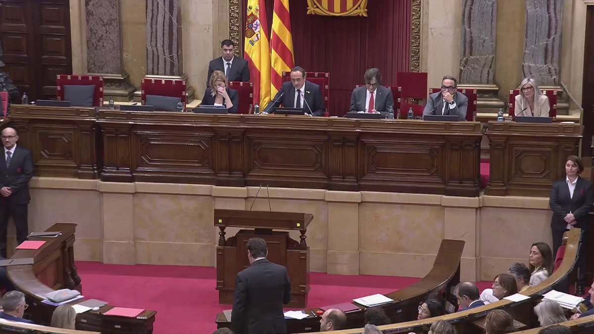 Salvador Illa: "Me hubiera gustado que todos pudieran estar. Vuelvo a reclamar la plena efectividad de la ley de amnistía". De estar contra la amnistía a defender la impunidad para Puigdemont. Por 7 votos de Junts y seguir en la Generalitat, todo vale.