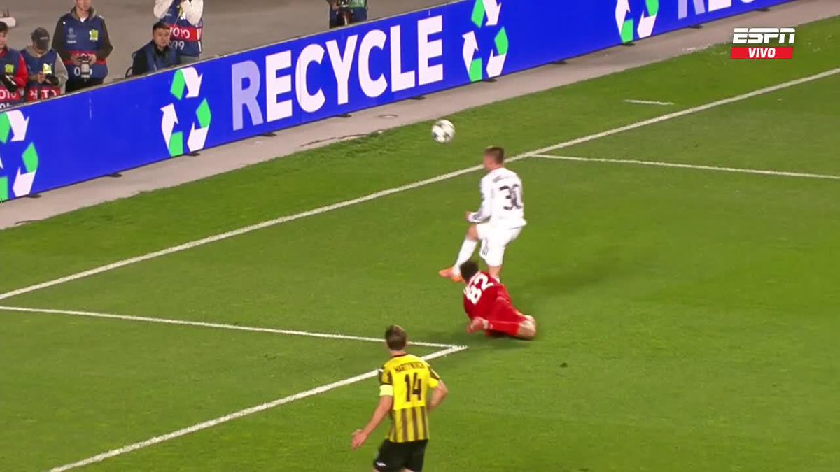 🇦🇷 El penal que le hicieron a Franco Mastantuono en la UEFA Champions League.