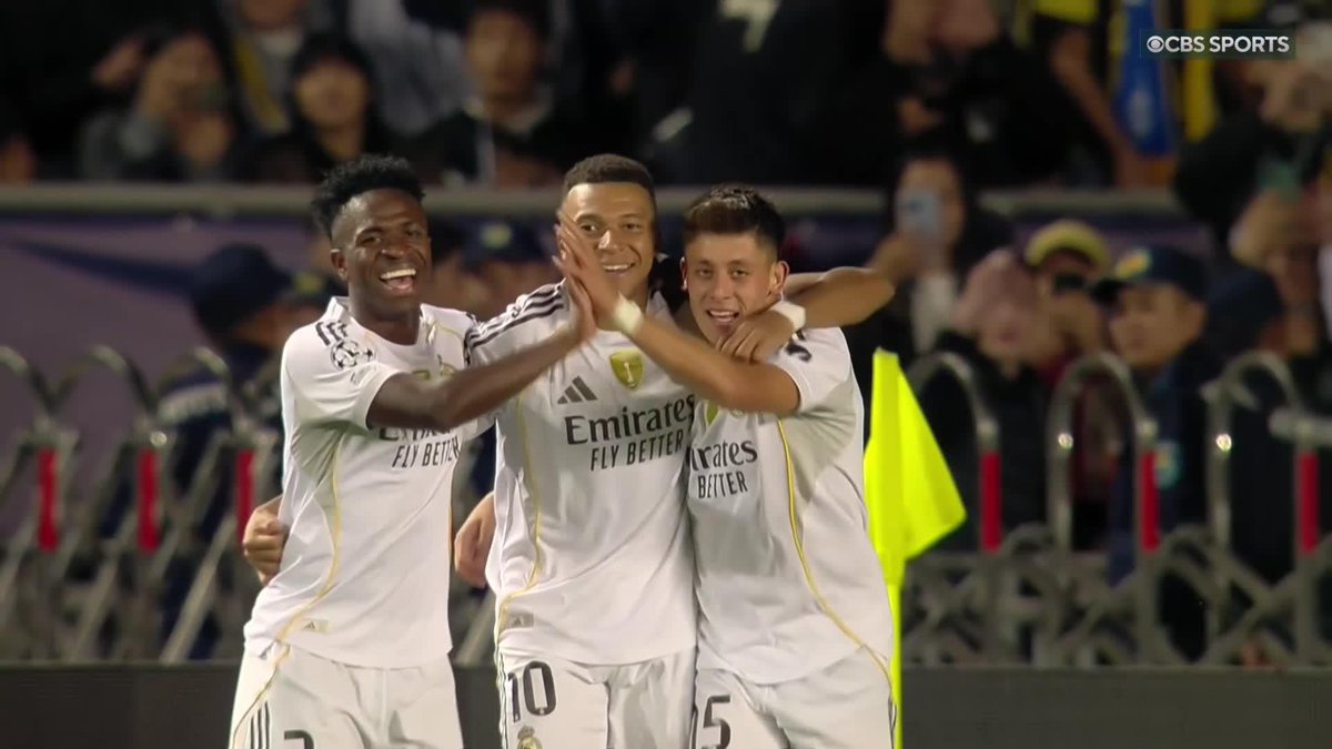 Cool and calm from Kylian Mbappé to slot in his second of the night 🔥