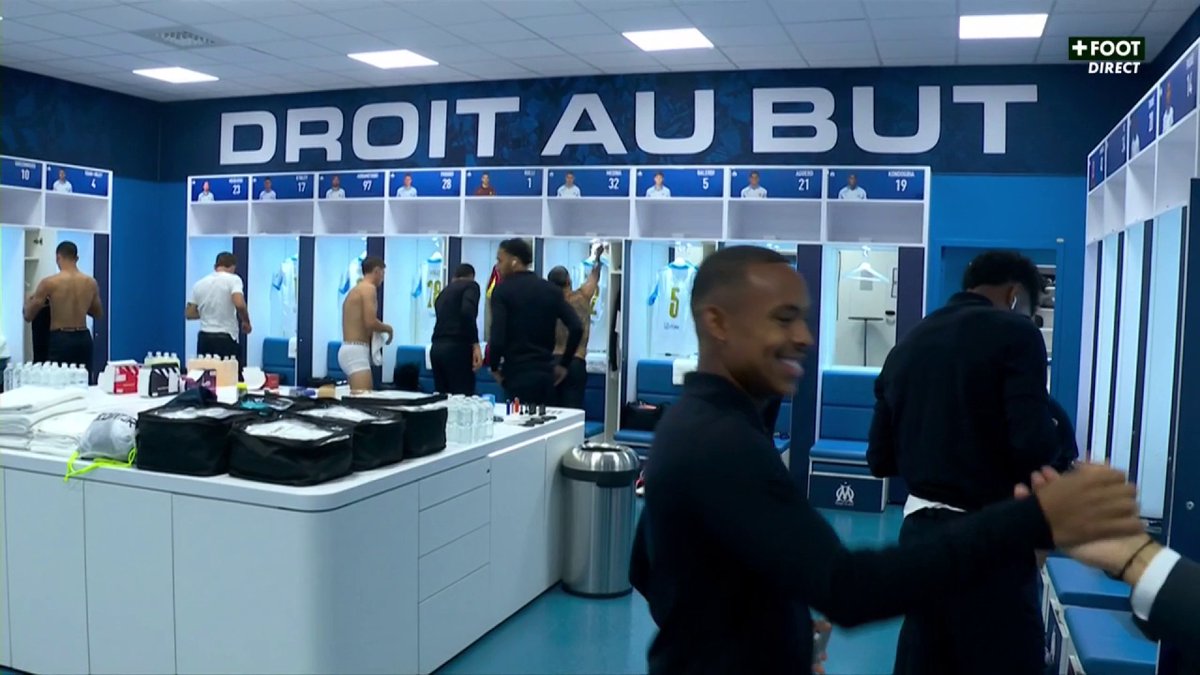 Le vestiaire de l'OM avant le match contre l'Ajax au Vélodrome ! 🌋 🎥 CANAL+ Foot