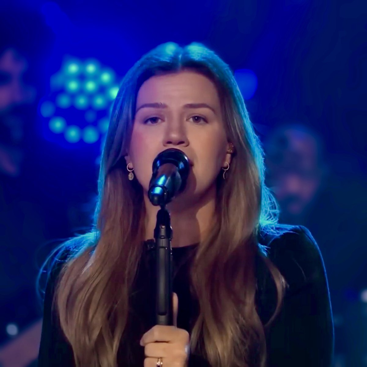 Kelly Clarkson singing Beyoncé is pure eargasm, Kelly can slay literally EVERY SONG she sings 😭