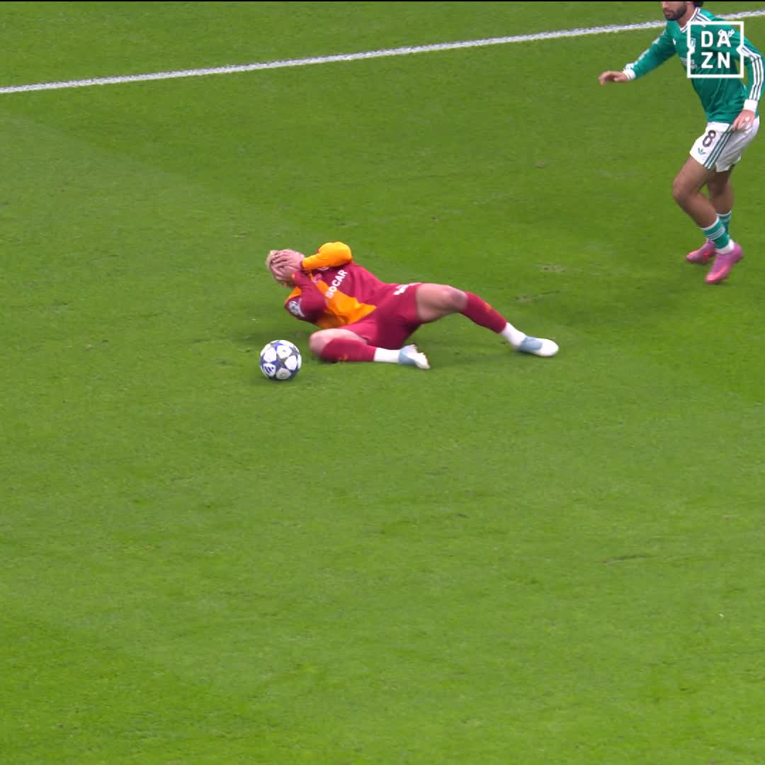 Gala bedankt sich bei Szoboszlai #DAZNmoment #GSLIV #UCL
