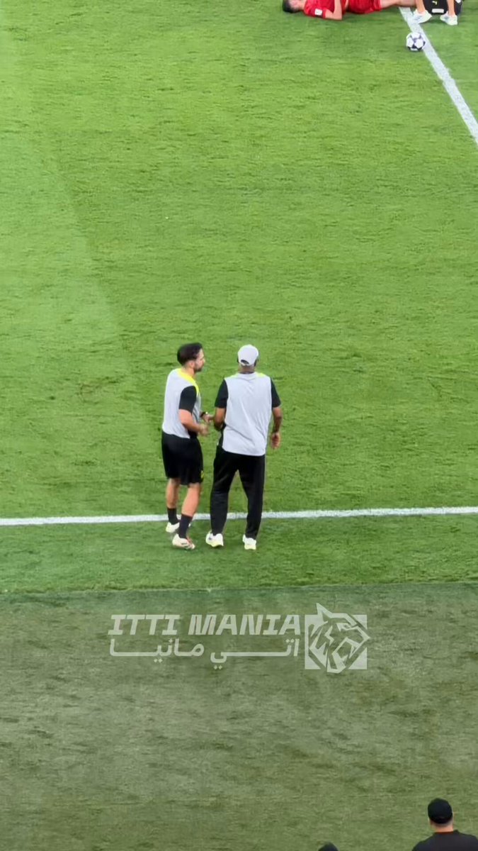 🔴 حديث حسن خليفة و ايفان كاراسكو قبل استدعاء معاذ فقيهي للدخول.. #الاتحاد_شباب_الأهلي