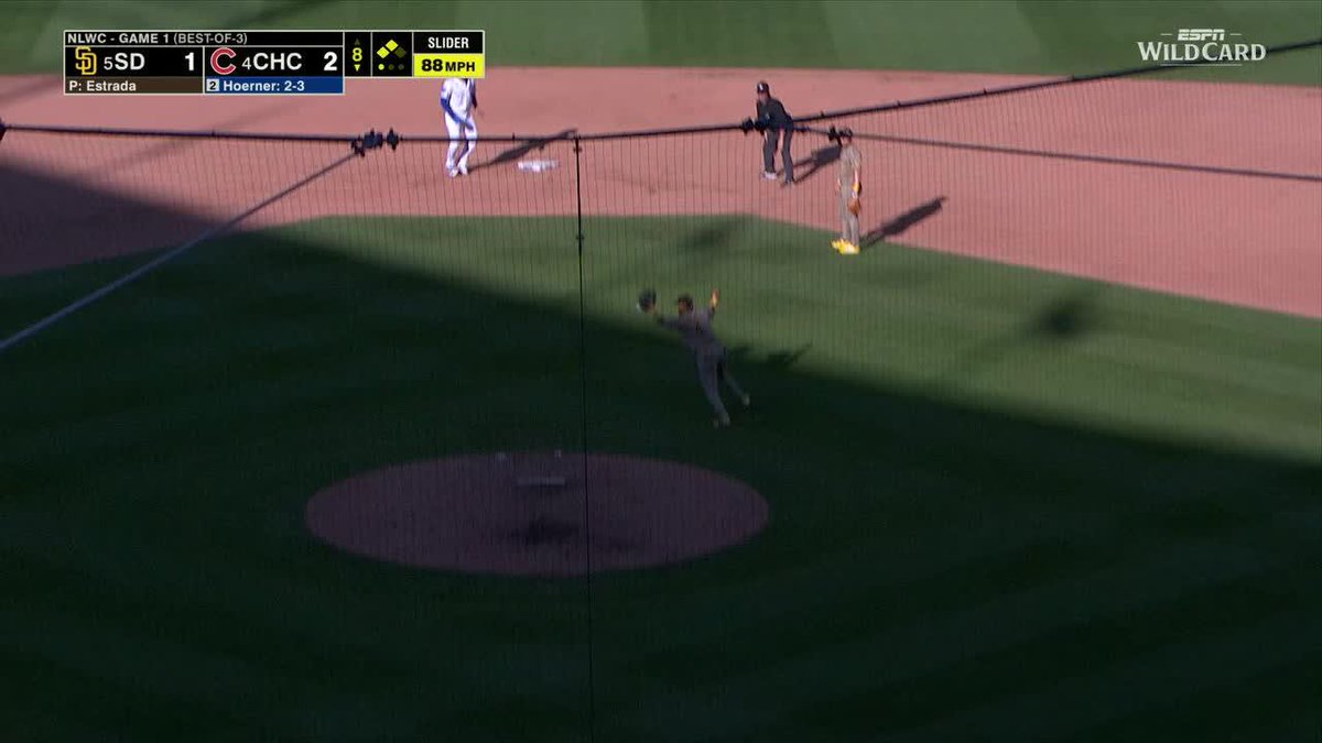 Dansby Swanson extends the Cubs lead late 👀 A sacrifice fly off the bat of Nico Hoerner brings him home 😤