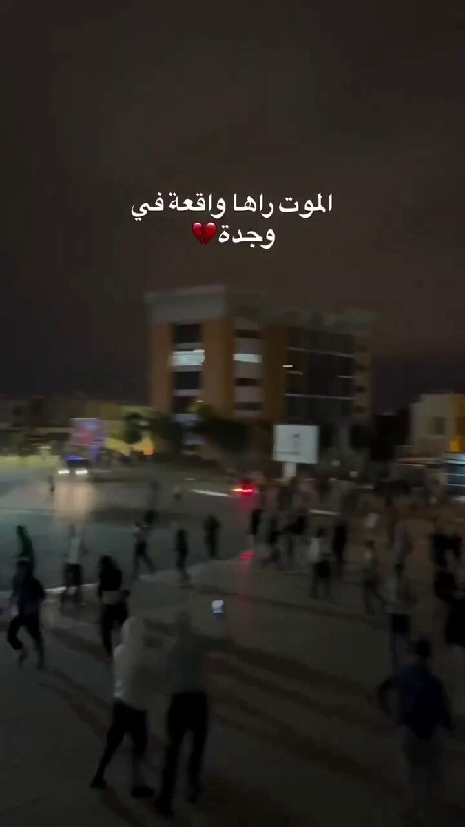 سيارة الشرطة تابعة للأمن المغربي 🇲🇦 تقوم بدهس أحد المحتجين في مدينة #وجدة #الجزائر 🇩🇿 #GENZ212 .