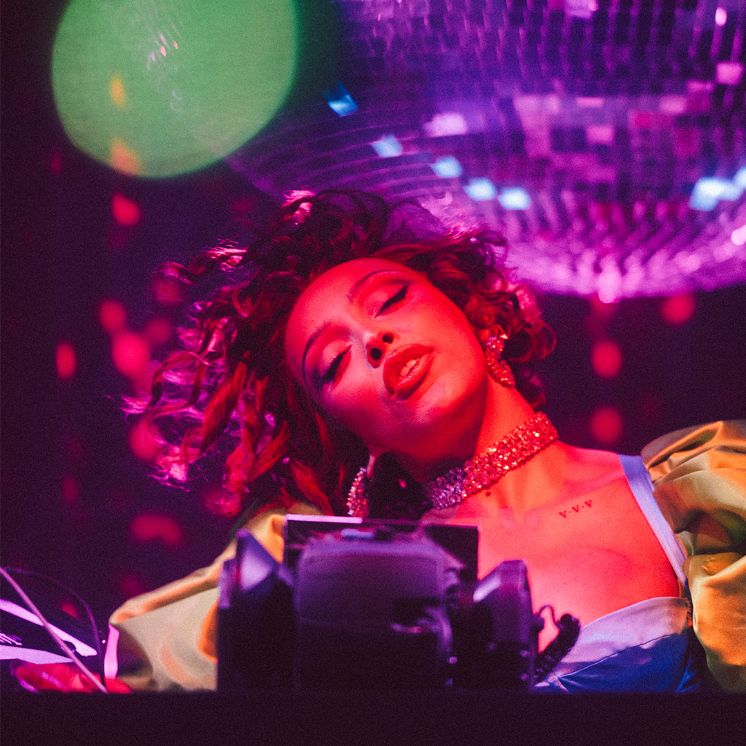 What a night at Club Vie 🪩 Stream DOJA CAT's new album, Vie, on Apple Music.