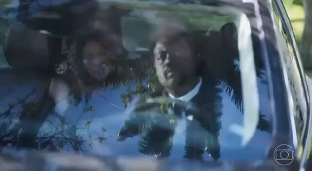 Vocês repararam que o Jarbas chegou com a Heleninha na casa, buzinou e os câmeras se esconderam lá atrás? 🗣️ “Essa casa tá vazia”. Tá não 😂 #ValeTudo