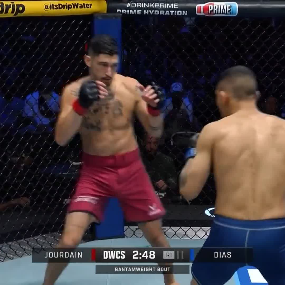 Dropped him with the elbow 👀 #DWCS