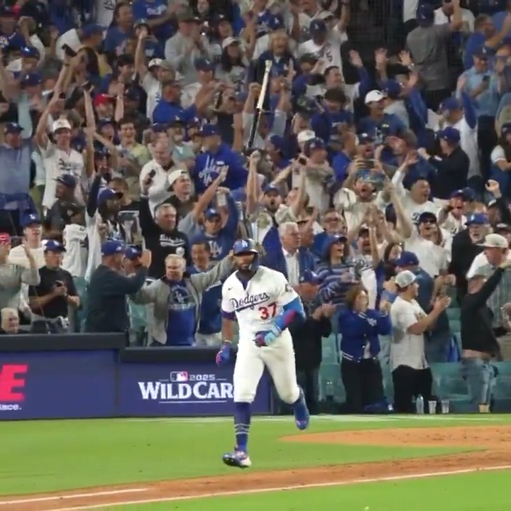 Teoscar Hernández had an EPIC bat flip 😮‍💨 #Postseason