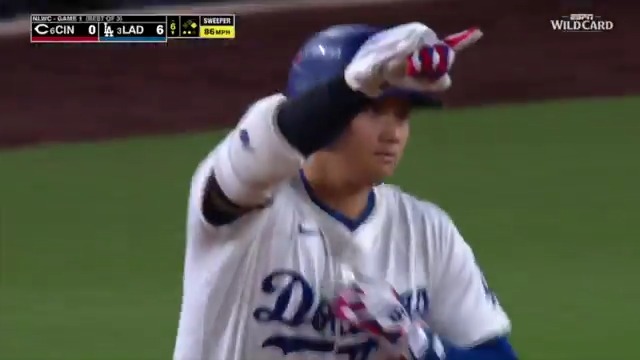 【 #ドジャース 】#大谷翔平 本日2発目！ポストシーズン第2号2ランホームラン💥💥 変化球を完璧に捉えてライトスタンドに運び、本塁打を確信して悠々と見送りました🔥 #日本人選手情報 #ポストシーズン2025