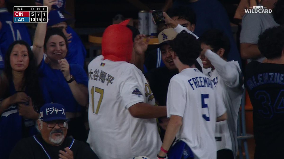 The Dodgers extinguish a late game push from the Reds to secure Game 1 👏