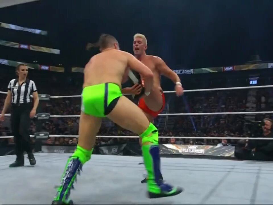 ZSJ's ankle twist on this Dragon Screw Leg Whip was NASTY.
