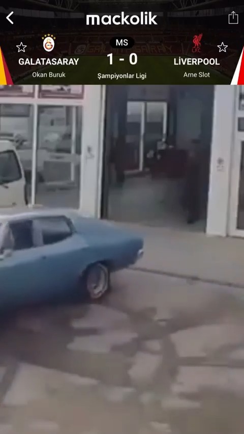 Bugün Galatasaraylıların herhangi bir mekana girişi 😎