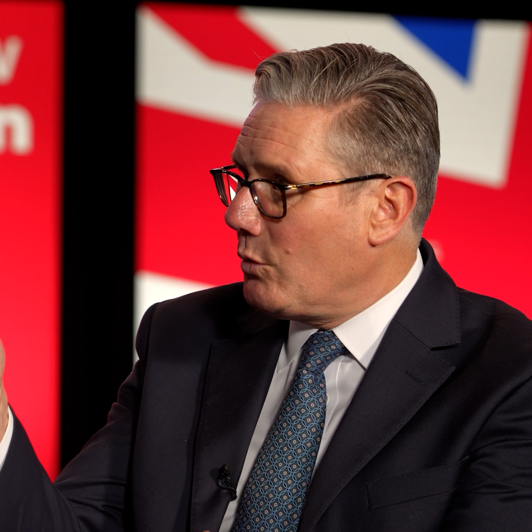 ‘Common factor here? He doesn’t want to fix this problem.' Keir Starmer gets the receipts out as he contrasts Nigel Farage’s immigration stance with his own.