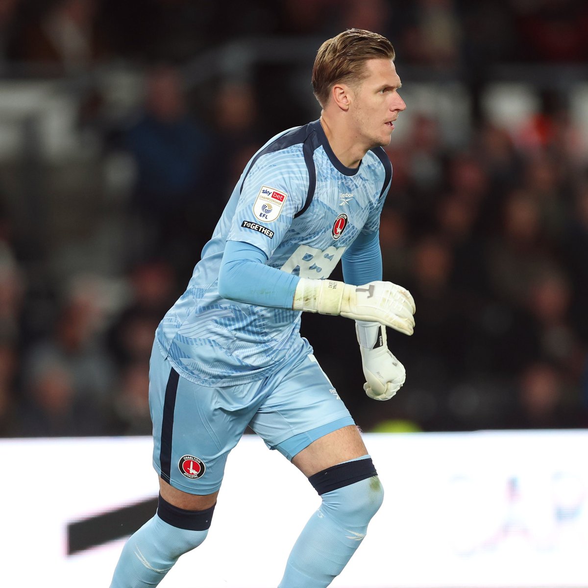 A big save from Thomas kaminski 🧤 #cafc