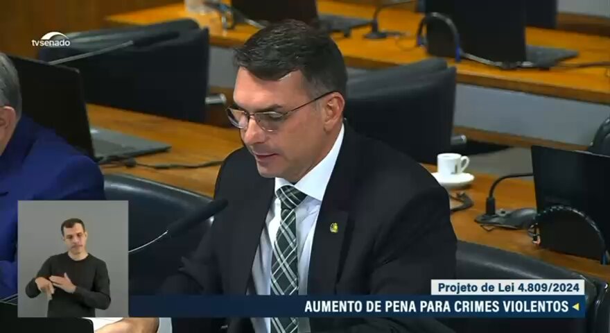 O PL 4809/2024, aprovado hoje na CCJ, representa um marco para a #SegurançaPública ao endurecer as penas para crimes praticados com violência. Entre os crimes com as penas aumentadas, estão: