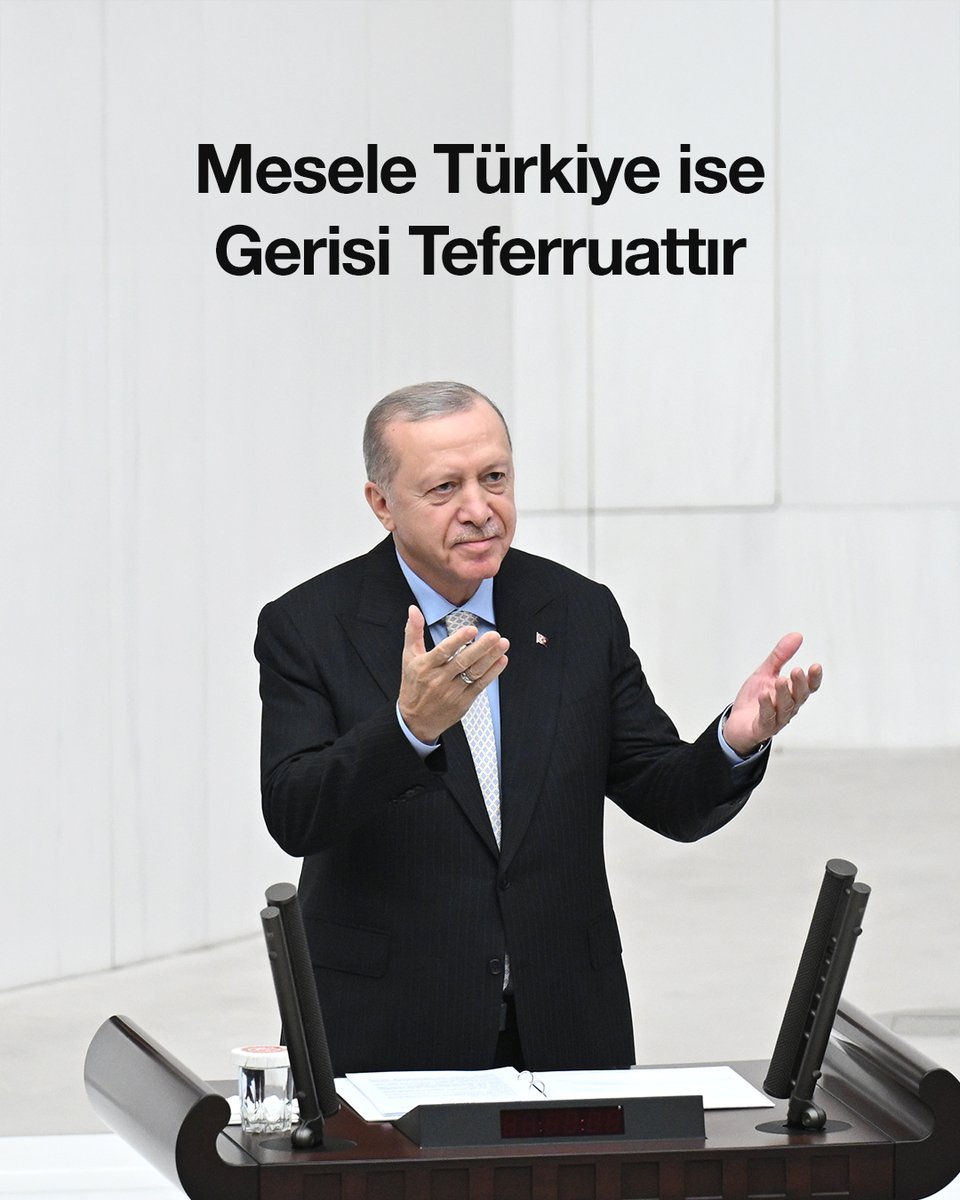 Vatanımız, bayrağımız, mukaddes değerlerimizle Cumhuriyetimizin muhafaza ve müdafaasında hepimiz biriz, beraberiz. Mesele Türkiye ise gerisi teferruattır…