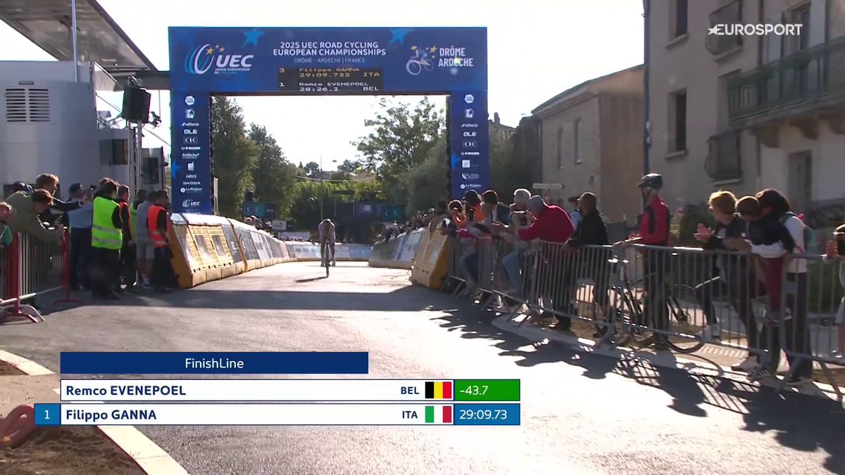 🇧🇪 Campeón nacional 🥇 Campeón olímpico 🌈 Campeón mundial 🇪🇺 Campeón europeo 𝐂𝐀𝐌𝐏𝐄𝐎́𝐍 𝐃𝐄 𝐓𝐎𝐃𝐎. Remco Evenepoel, uno de los mejores contrarrelojistas de la historia. 📺🚴‍♂️ Lo has visto en Eurosport.es y HBO Max España. #EuroRoad25