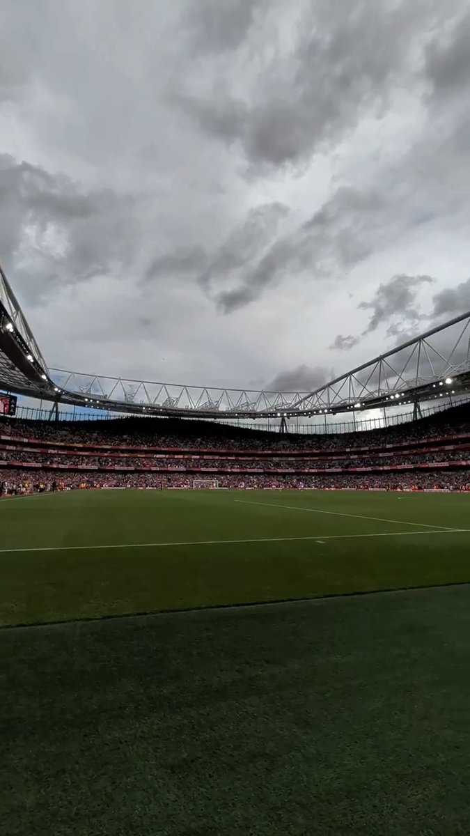 Emirates Stadium in full voice ๐ฃ