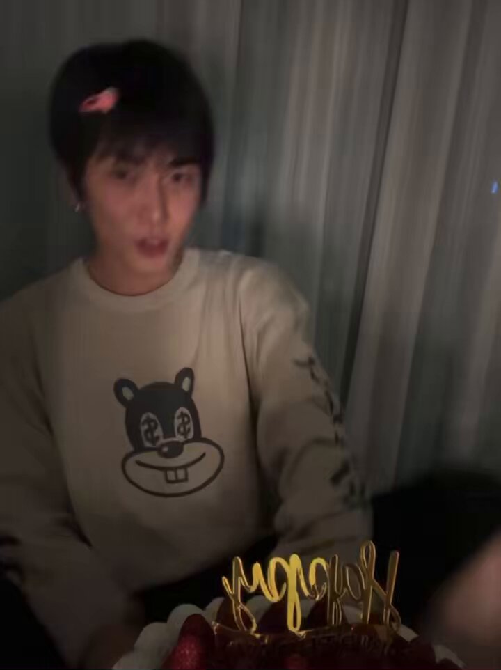 xnghan showing off his mango sticky rice socks