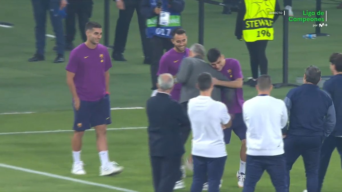 ❤️ El cariño de @LUISENRIQUE21 con Pedri González, Eric Garcia Martret y Ferran Torres. #LaCasaDelFútbol #UCL