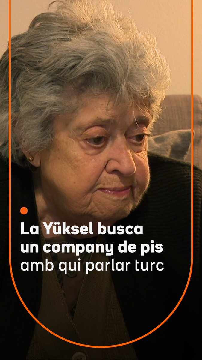 La Yüksel té 90 anys i només parla turc. Quan es va quedar viuda, va venir a Gombrèn, on viuen la filla i la neta. Noten que s'està apagant perquè no es pot comunicar amb la gent. Per això busquen una persona que parli turc i li pugui fer companyia