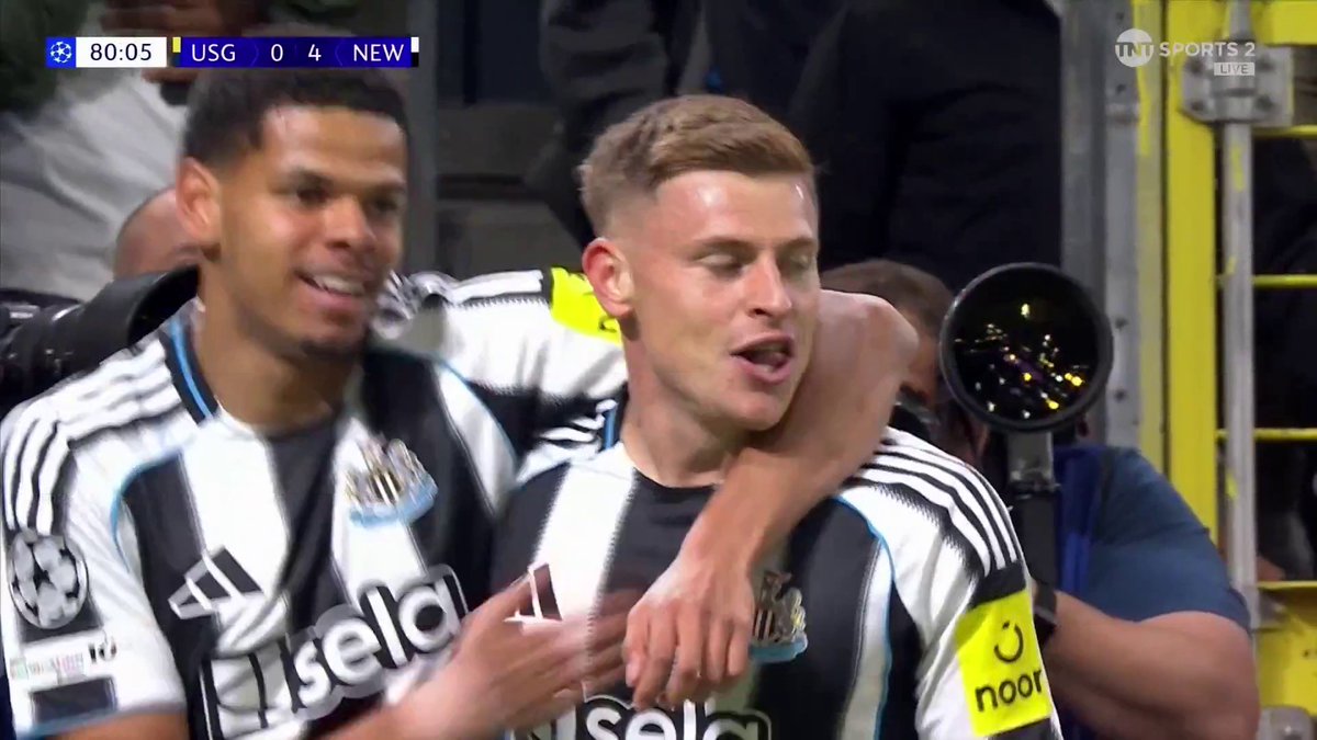 A swift counter-attack and Harvey Barnes gives Newcastle their fourth goal of the evening 🔥 📺 TNT Sports & discovery+ UK