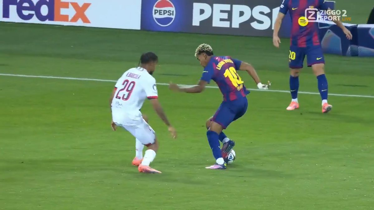Lamine Yamal dolt al na twee minuten ๐ซ #ZiggoSport #UCL #BARPSG