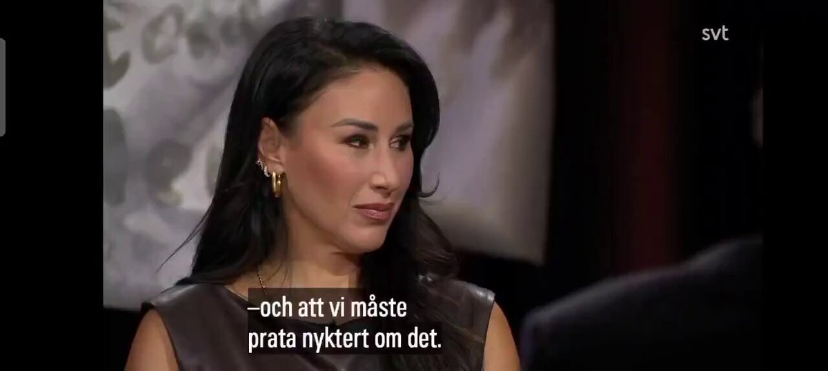 Kung Edward drar ner brallorna på vuxendagiset.