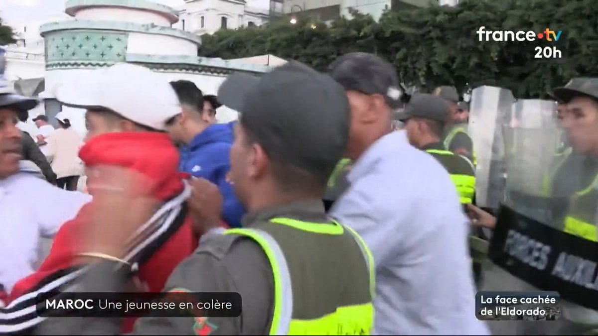 🇲🇦✊ Au Maroc, la jeunesse en colère : des milliers de jeunes de la génération Z descendent dans la rue pour demander un meilleur avenir, plus d’argent dans les services publics et moins de corruption des élites. #JT20h