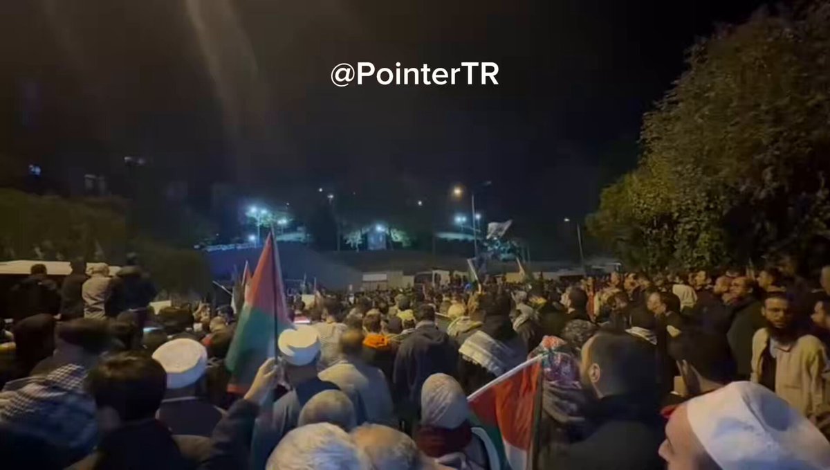 İstanbul'daki ABD Konsolosluğu önü. Sumud Filosu’na yapılan baskın protesto ediyor.