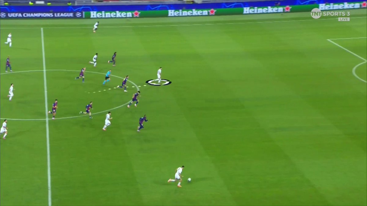 "If you do it against a team with PSG, with all their pace and power, you're going to get exposed" ⚠️ Joe Cole, Julien Laurens, and Joe Hart dissect Hansi Flick's persistence with a high defensive line following Barcelona's late defeat to PSG. 🎙️ Matt Smith 📺 TNT Sports & discovery+ UK