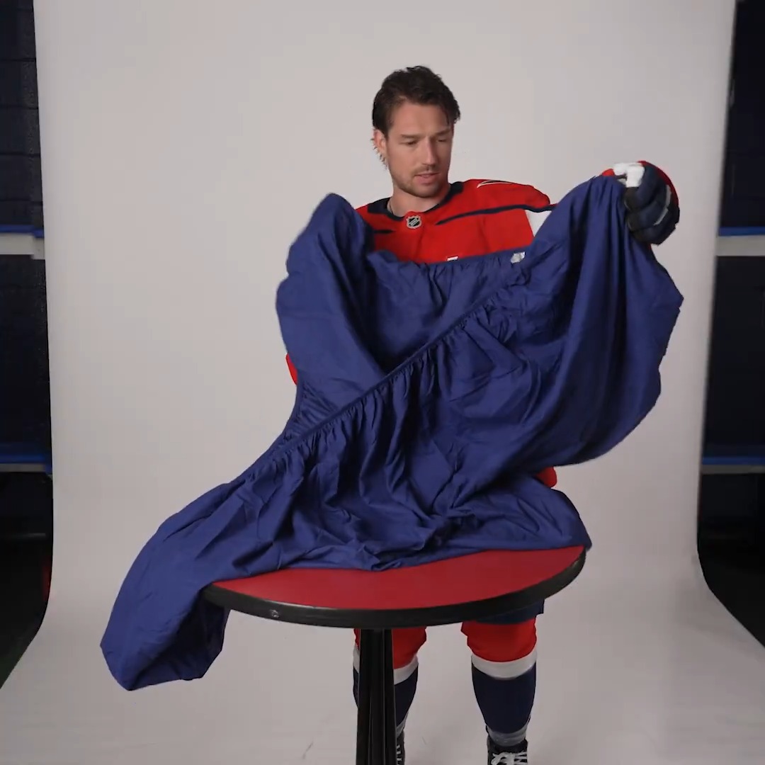 who 𝘢𝘤𝘵𝘶𝘢𝘭𝘭𝘺 knows how to fold one of these things