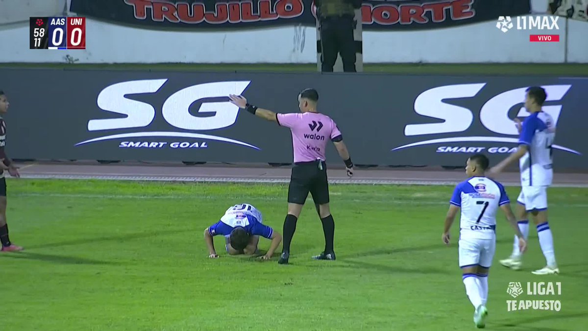❌DURA FALTA DEL OREJA FLORES 👀El jugador no fue amonestado #AlianzaAtlético 0-0 #Universitario 📺 Conoce cómo ver L1MAX en vivo 👉 #L1MAX #Liga1 #TorneoClausura2025