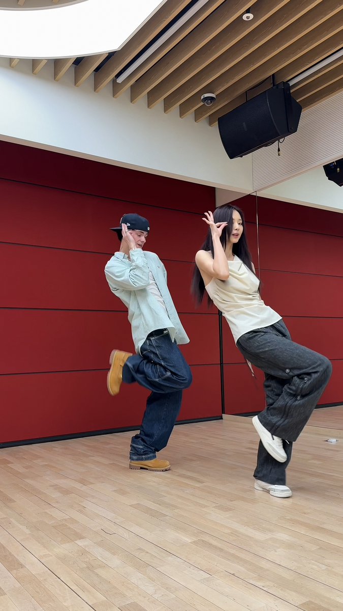 TZUYU AND CORBYN BESSON BLINK CHALLENGE