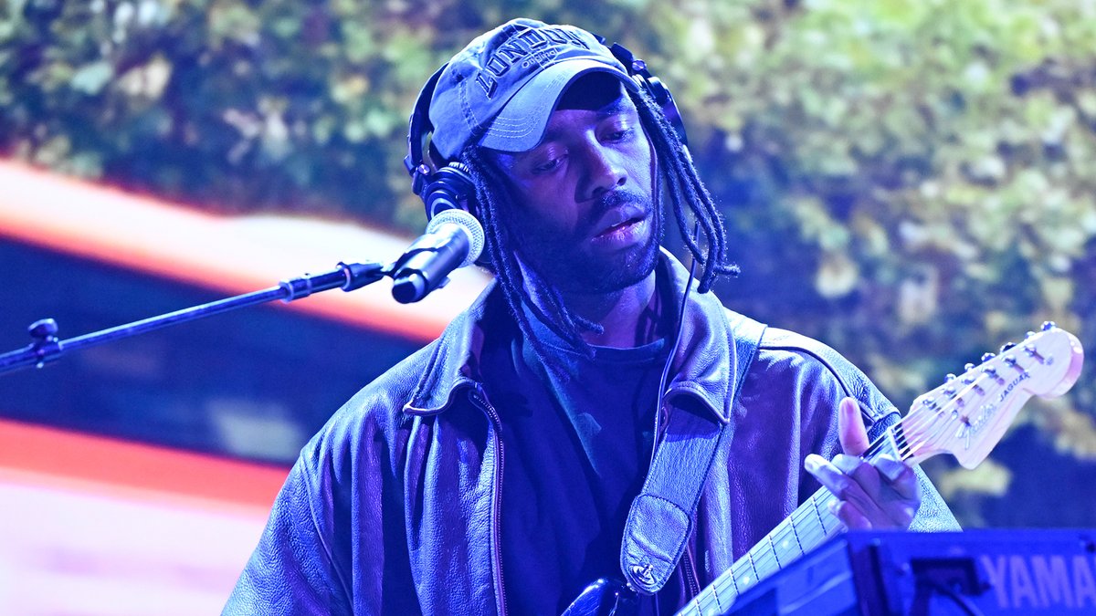 Blood Orange performs “Somewhere In Between”! Watch the full performance ⬇️ #FallonTonight