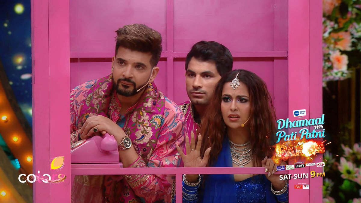 Tejasswi ne solve ki ek riddle lekin uske answer ko kaun karega consider? 😆 Dekhiye #DhamaalWithPatiPatniAurPanga - Jodiyon Ka Reality Check, Mein Avika aur Milind Ka Sangeet Iss Sat-Sun raat 9 baje, #Colors aur JioHotstar par. NIVEA #CadburyDairymilk pourhomerange ENVY #LorealParisIndia Amazon India ColgateIndia Sonali Bendre Behl munawar faruqui #Karankundrra #TejasswiPrakash #AbhishekKumar #IshaMalviya GURMEET CHOUDHARY debina bon choudhary Hina Khan #RockyJaiswal #RubinaDilaik #AbhinavShukla Avika Gor #MilindChandwani Swara Bhasker #FahadAhmad geeta phogat Pawan Saroha Sudesh Lehri #MamtaLehri