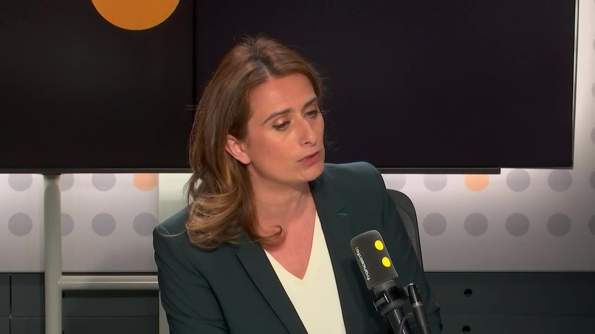 🔴Polémique autour d'une affiche à Strasbourg ➡️ ”C’est une Strasbourgeoise engagée comme les autres, mais comme elle a un voile, elle est lâchée en pâture par une élue socialiste auprès de la fachosphère. L’islamophobie à gauche, c’est encore plus choquant”, dit Marine Tondelier