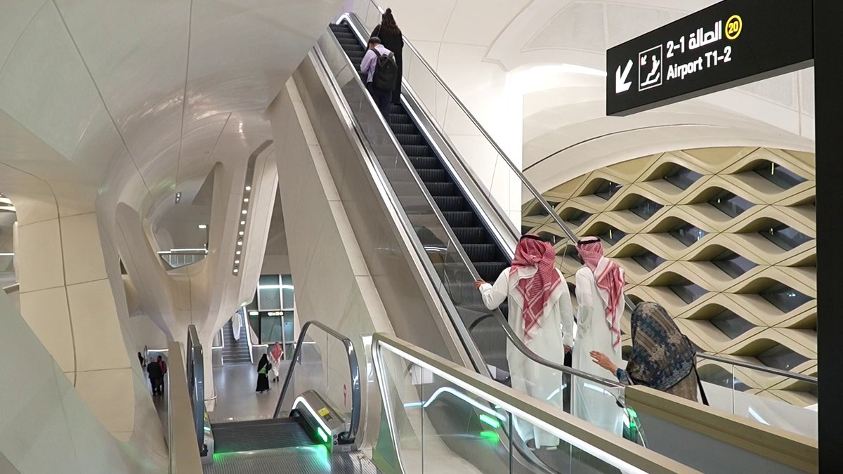 كيف تصل إلى #معرض_الرياض_الدولي_للكتاب_2025 عبر مترو الرياض؟ #الإخبارية