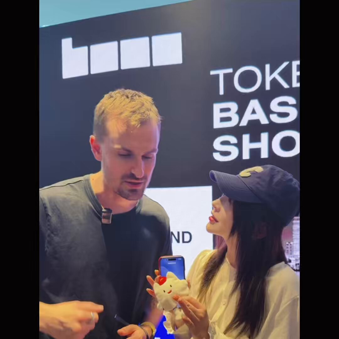 Finally got to sit down with Jesse – it wasn't easy! 🥂Our brains totally melded on AI and payments. Also loved his take on the Asian market. Seriously excited for Base's next moves. Base jesse.base.eth