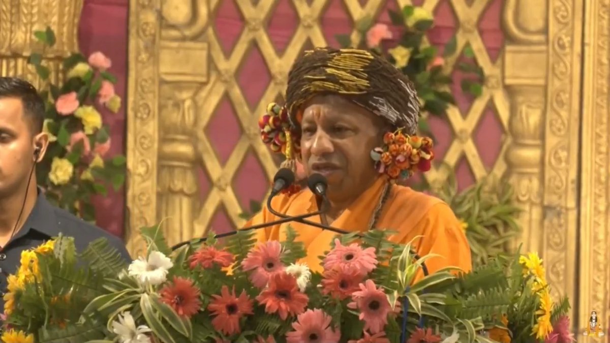 विजयादशमी के पावन पर्व पर हम सभी का संकल्प होना चाहिए कि हम स्वदेशी अपनाएंगे और स्वदेशी को ही अपने घर लेकर आएंगे...