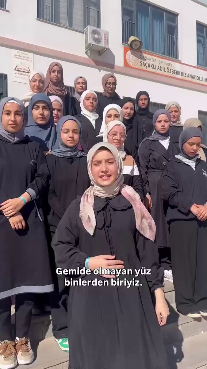 Bir grup imam hatiplinin Sumud Filosu paylaşımı: “Gemide olmayan yüz binlerden biriyiz ama bedenimiz orada olmasa bile ruhumuz orada.”