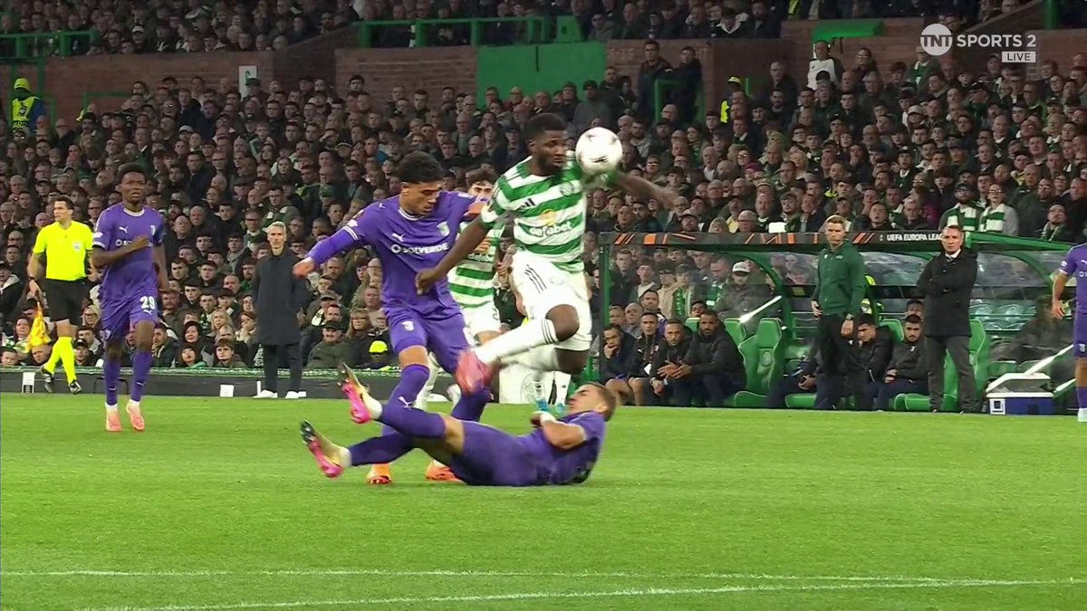 Kelechi Iheanacho looked to have gotten Celtic back into the game... but VAR rules out his strike for handball ❌ 📺 TNT Sports &amp; discovery+ UK