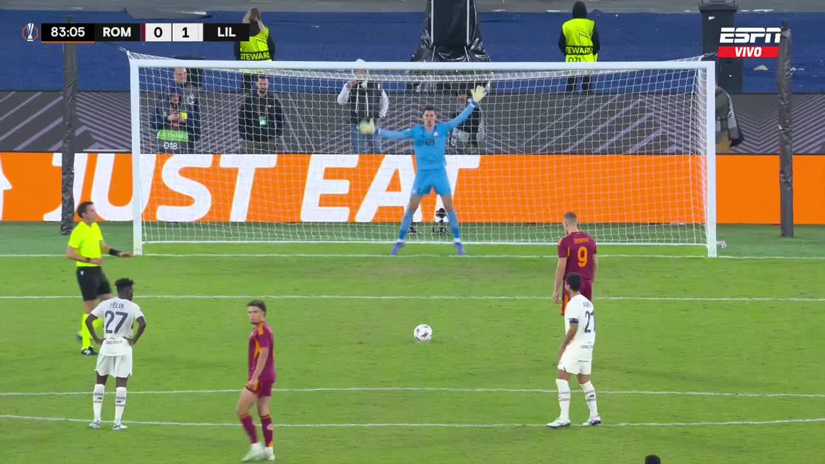 🤯🇮🇹 ES INCREÍBLE LO QUE ACABA DE PASAR: 1️⃣ Penal para Roma, va Dovbyk… ATAJA EL ARQUERO y se repite por adelantamiento. 2️⃣ Va Dovbyk otra vez, VUELVE A ATAJAR y VUELVEN A COBRAR QUE SE ADELANTÓ. 3️⃣ Va Soulé, VUELVE A ATAJAR ÖZER. INSÓLITO. 😳