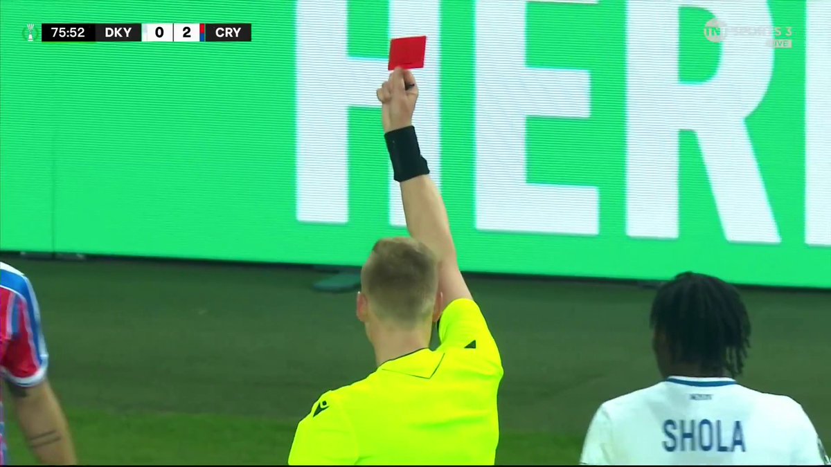 Two yellow cards in two minutes for Borna Sosa and Crystal Palace are down to 10 men 🟥 📺 TNT Sports &amp; discovery+ UK