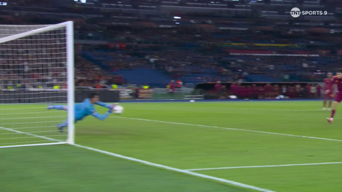 A CRAZY PASSAGE OF PLAY IN ROMA VS LILLE! 🤯 Roma missed 3 PENALTIES IN A ROW ⚽️❌ Even the change in penalty taker couldn't change their fortunes...