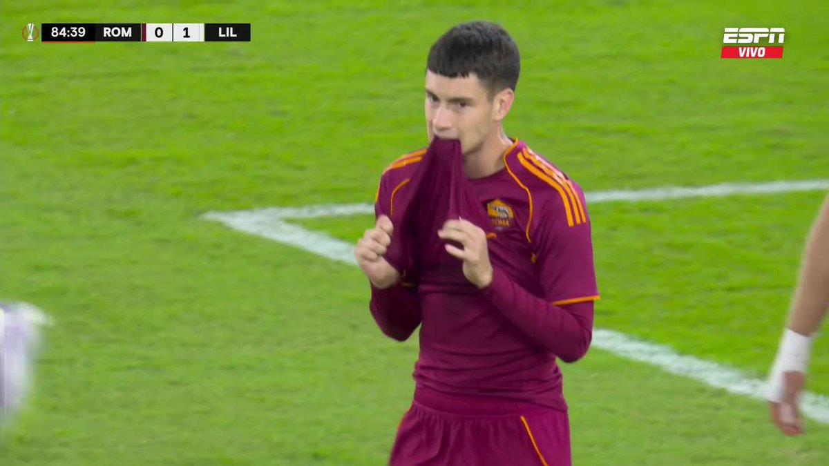 ¡DE NO CREER LO DE LA ROMA! 😓❌ 'La Loba' falló 3 penaltis de forma consecutiva ante Lille en la Europa League. Impresionante lo de Özer, el portero turco atajó todos los cobros. 🔥