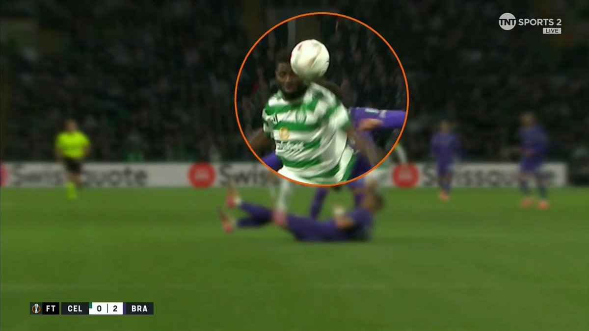 "I've got an appointment with the optician on Monday... I can't see anything wrong with this" 🤔 Stiliyan Petrov and Alan Hutton are at a loss when it comes to VAR's handball call against Kelechi Iheanacho. 🎙️ Emma Dodds 📺 TNT Sports & discovery+ UK