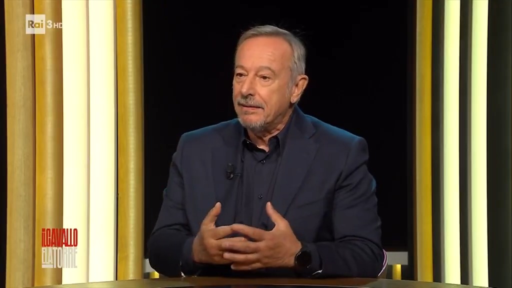 -Cosa pensi di questa Italia che si mobilita per Gaza? -Hanno forzato quel blocco che sta provando carestia e fame. Hanno mostrato al mondo intero che cosa bisogna fare e la gente lo ha capito. riccardo iacona a #ilcavalloelatorre Guarda su RaiPlay:
