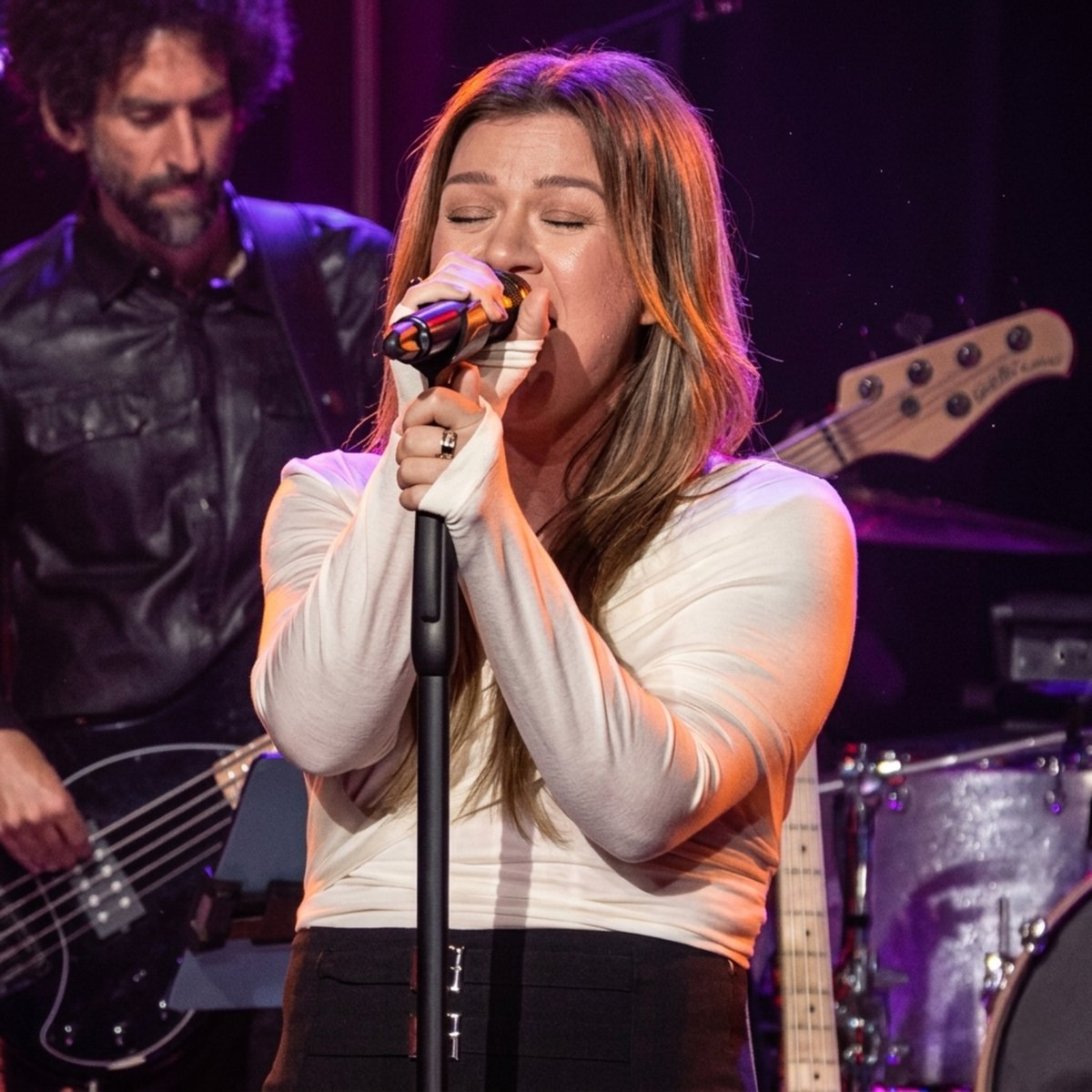 KELLY CLARKSON ATTEMPTING THE Eb6 WHISTLE IN 'LOVE SO SOFT' FOR THE FIRST TIME EVER IN A PERFORMANCE